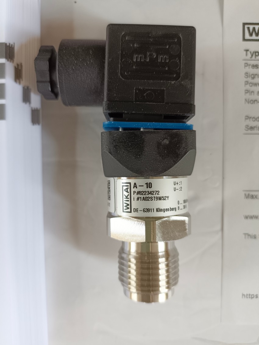 德国威卡230.15-851 带开关电接点的波登管压力表